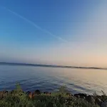 8 Person On A In Lejlighed
