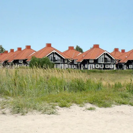 8 Person On A In Apartamento