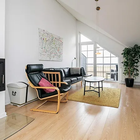 Διαμέρισμα 8 Person On A In *