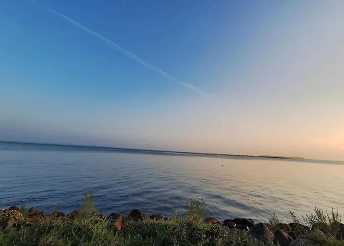 8 Person On A In Apartamento