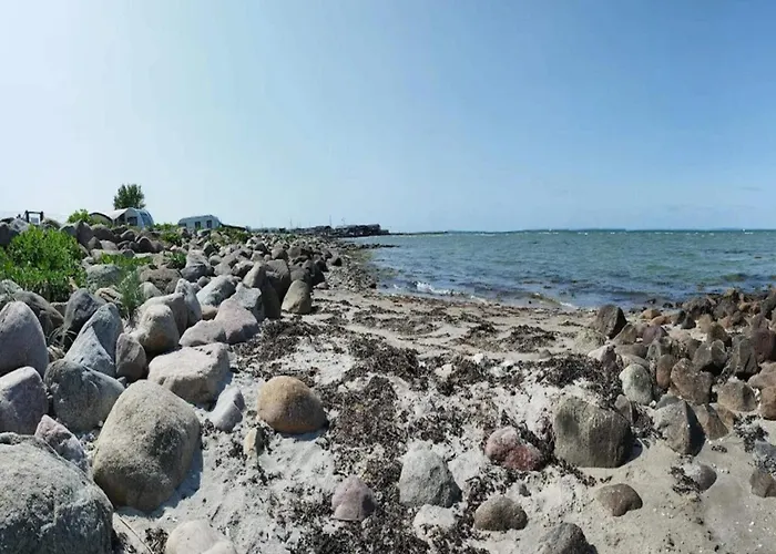 8 Person On A In Apartamento