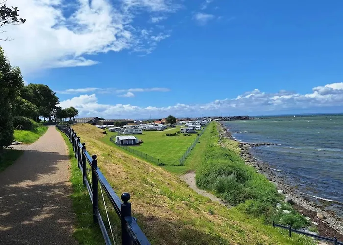 8 Person On A In Apartamento